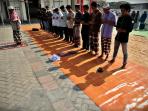 umat-muslim-melakukan-salat-istisqa_20151024_223044.jpg