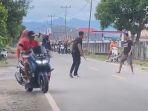 video-duel-senjata-tajam-antara-dua-pria-di-kabupaten-sidrap-sulawesi-selatan.jpg