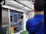 video-viral-kaca-krl-pecah-dilempar-batu-bagaimana-kronologinya.jpg