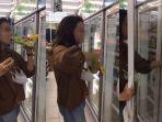 viral-diduga-bercanda-cicipi-minuman-lalu-disimpan-lagi-ke-kulkas-minimarket.jpg