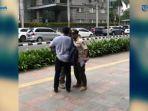 viral-video-petugas-satpol-pp-tindak-pemuda-main-skateboard-di-trotoar-dengan-kasar.jpg