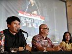 vokalis-grup-band-caffein-rudy-memberikan-keterangan-dalam-jumpa-pers.jpg