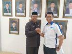 wahyu-setiawan-bersama-ketua-dprd-luwu-timur-amran-syam.jpg