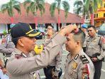 wakapolres-gowa-kompol-muh-fajri-mustafa-menggunting-rambut-personelnya.jpg