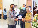 wakapolresta-mamuju-akbp-arianto-saat-menerima-penghargaan-treasury-award-26112020.jpg