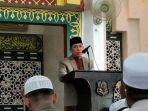 wakil-bupati-sidrap-mahmud-yusuf-saat-mengimbau-masyarakat-di-masjid-agung-pangkajene.jpg