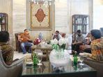 wali-kota-makassar-danny-pomanto-menerima-rombongan-kpid-sulsel-1.jpg