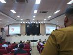 wali-kota-makassar-danny-pomanto-saat-memimpin-rapat-kordinasi-2482021.jpg