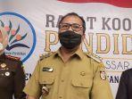 walikota-makassar-danny-pomanto-tengah-saat-ditemui-di-hotel-claro-selasa-2552021.jpg