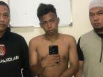 wandi-tengah-saat-diamankan-tim-resmob-polsek-panakkukang-darul.jpg