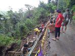 warga-bersatu-memasang-rambu-dan-membenahi-jalan-longsor-di-desa-bontosalam.jpg