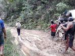 warga-desa-tedeboe-kecamatan-rampi-luwu-utara.jpg