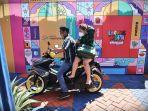 warga-melintas-disalah-satu-lorong-wisata-di-jl-bambapuang-kelurahan-lariangbangi-1.jpg<pf>warga-melintas-disalah-satu-lorong-wisata-di-jl-bambapuang-kelurahan-lariangbangi-2.jpg<pf>warga-melintas-disalah-satu-lorong-wisata-di-jl-bambapuang-kelurahan-lariangbangi-31.jpg<pf>warga-melintas-disalah-satu-lorong-wisata-di-jl-bambapuang-kelurahan-lariangbangi-4.jpg<pf>warga-melintas-disalah-satu-lorong-wisata-di-jl-bambapuang-kelurahan-lariangbangi-5.jpg