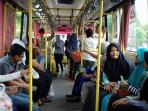 warga-memanfaatkan-libur-untuk-naik_20160309_171709.jpg