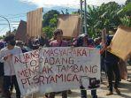 warga-padangbaka-unjuk-rasa-di-dprd-sulbar.jpg