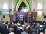 warga-padati-ceramah-ustadz-khalid-basalamah-di-masjid-agung-ambo-dalle-parepare.jpg