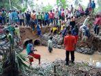warga-setempat-bersama-personil-trc-bpbd-kabupaten-enrekang.jpg