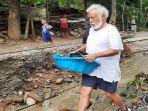 xanana-gusmao-saat-membawa-bantuan-kemanusiaan.jpg