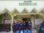 yayasan-hadji-kalla-terus-melakukan-aksi-penyemprotan-cairan-desinfektan-di-masjid.jpg