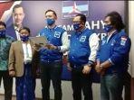 yohanis-bassang-frederik-victor-palimbong-terima-surat-rekomendasi-demokrat.jpg
