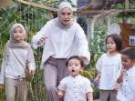 zaskia-mecca-bersama-anak-anaknya.jpg