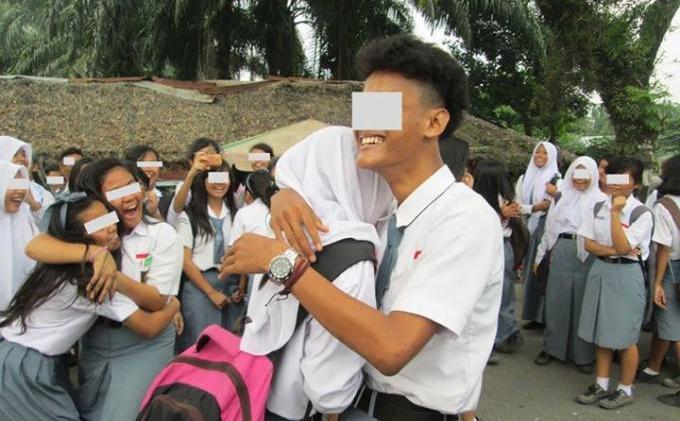 Foto-foto Anak SMA Berjilbab Dipeluk Cowok dan Anak SD Disuapi Anak SMP - sma_1.jpg