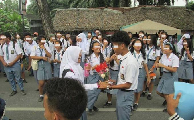 Foto-foto Anak SMA Berjilbab Dipeluk Cowok dan Anak SD Disuapi Anak SMP - sma_2.jpg