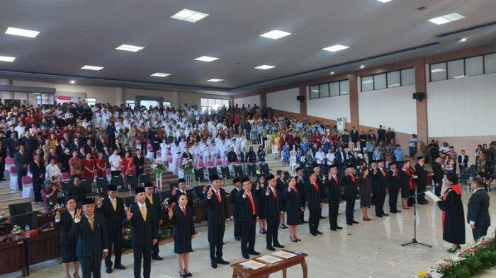 DPRD MINSEL - Sebanyak 30 anggota DPRD Kabupaten Minahasa Selatan (Minsel) Sulawesi Utara (Sulut) periode 2024-2029 telah mengikuti Rapat Paripurna dalam rangka Pengucapan Sumpah/Janji Anggota DPRD Masa Jabatan, Senin (9/9/2024) lalu. Anggota DPRD Minahasa Selatan, Sulawesi Utara akan menerima tunjangan rumah sebesar Rp 8 juta per bulan.