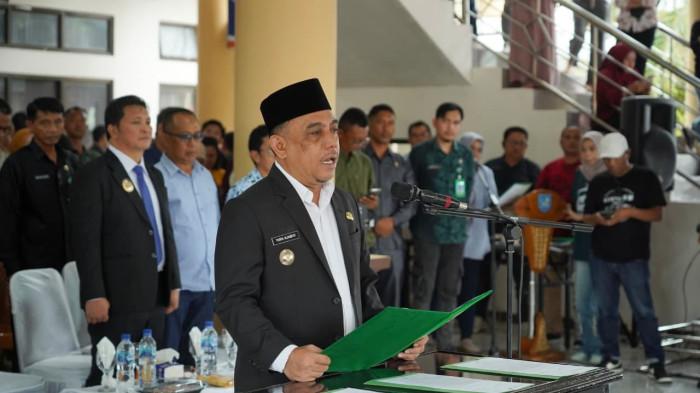 49 aparatur sipil negara. Foto