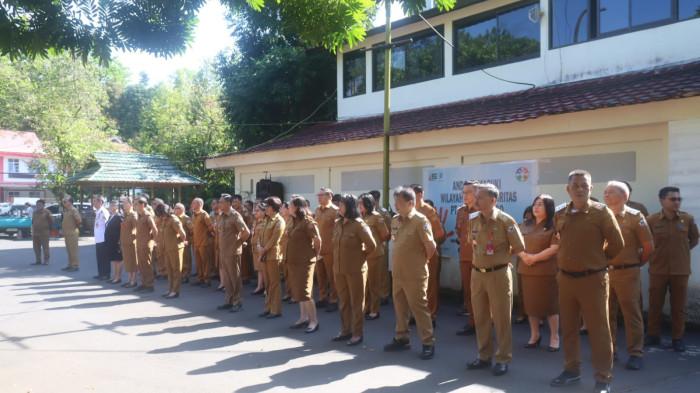 APEL - Wakil Wali Kota Tomohon, Sendy G. A. Rumajar, menjadi pembina apel kerja jajaran Pemerintah Kota Tomohon yang dilaksanakan di Lapangan Kantor Wali Kota Tomohon, Senin (30/3/2026) pagi. Apel ini merupakan apel kerja perdana setelah libur nasional dan cuti bersama Hari Raya Nyepi Tahun Baru Saka 1948 dan Idul Fitri 1 Syawal 1447 Hijriah.