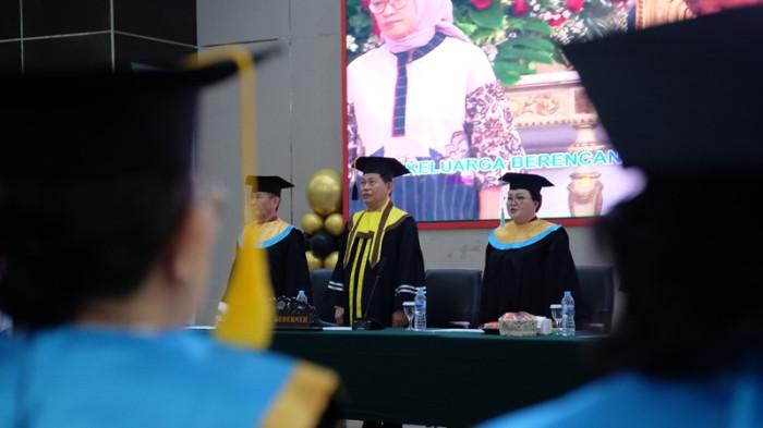 LAUNCHING - Wagub Sulut hadiri Wisuda Lansia dan Launching Sekolah Lansia PWRI, yang digelar di Ruang Mapalus Kantor Gubernur Sulut, Jumat (28/11/2025).