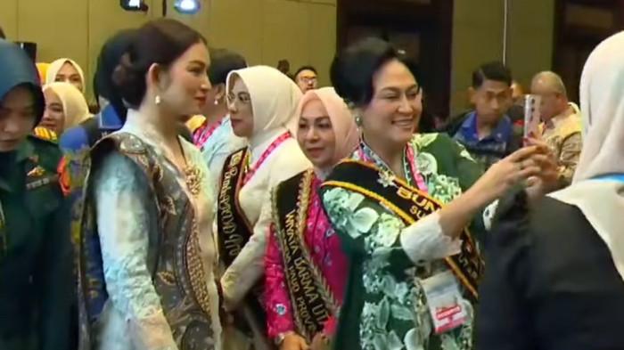 Anik Yulius Selvanus sukses menerima Penghargaan Apresiasi Bunda PAUD Tingkat Nasional