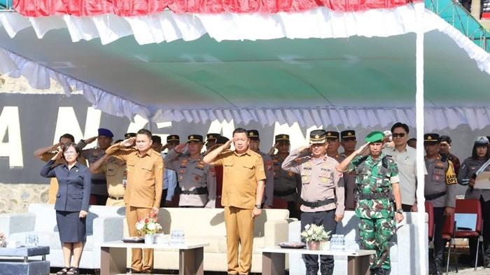 OPERASI SAMRAT - Apel Gelar Pasukan Operasi Zebra Samrat 2025 digelar Polres Minahasa Tenggara (Mitra) di halaman Mako Polres Mitra, Senin 17 November 2025. Agenda tahunan kepolisian ini berlangsung khidmat dan menjadi sorotan publik karena dihadiri langsung jajaran pimpinan daerah.