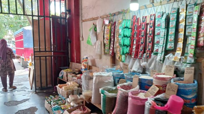BAHAN PANGAN - Bahan pangan yang dijual di Pasar Bersehati, Manado, Sulawesi Utara, Minggu (11/1/2026). Berikut daftar harganya.