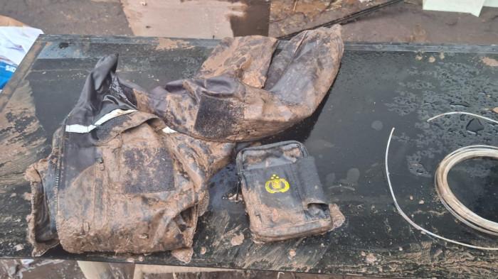 BANJIR BANDANG - Mapolres Sitaro, Kelurahan Paseng, Siau Barat, Sitaro, Sulawesi Utara, pasca bencana banjir bandang, Rabu (7/1/2026). Total ada 206 unit bangunan yang ikut terdampak banjir bandang di Siau, Kabupaten Sitaro, Provinsi Sulawesi Utara. Dari jumlah tersebut 30 rumah dilaporkan hilang terbawa banjir. 52 rumah rusak berat. 29 rumah rusak sedang dan 89 lainnya rusak ringan.