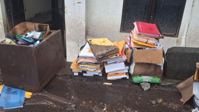 BANJIR BANDANG - Mapolres Sitaro, Kelurahan Paseng, Siau Barat, Sitaro, Sulawesi Utara, pasca bencana banjir bandang, Rabu (7/1/2026). Total ada 206 unit bangunan yang ikut terdampak banjir bandang di Siau, Kabupaten Sitaro, Provinsi Sulawesi Utara. Dari jumlah tersebut 30 rumah dilaporkan hilang terbawa banjir. 52 rumah rusak berat. 29 rumah rusak sedang dan 89 lainnya rusak ringan.