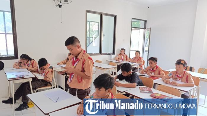 BELAJAR - Suasana belajar di Sekolah Rakyat Menengah Pertama 21 Manado, Jumat 25 September 2025.Sekolah Rakyat Menengah Pertama (SRMP) 21 Manado sudah beroperasi sekitar tiga bulan.