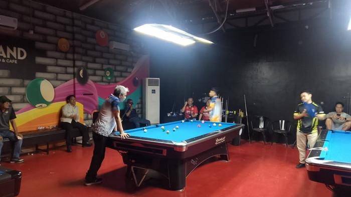 BILLIARD - Perlombaan cabor billiar Porprov Sulut 2025 antara Kabupaten Sangihe vs Kota Manado. Tim cabor biliard Sangihe raih medali perdana jelang pembukaan ajang.