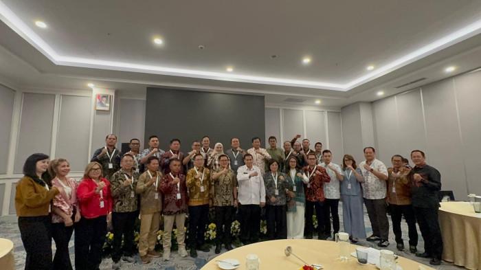 BUPATI PEMATERI - Bupati Kabupaten Minahasa Utara Dr Joune Ganda.lo0-