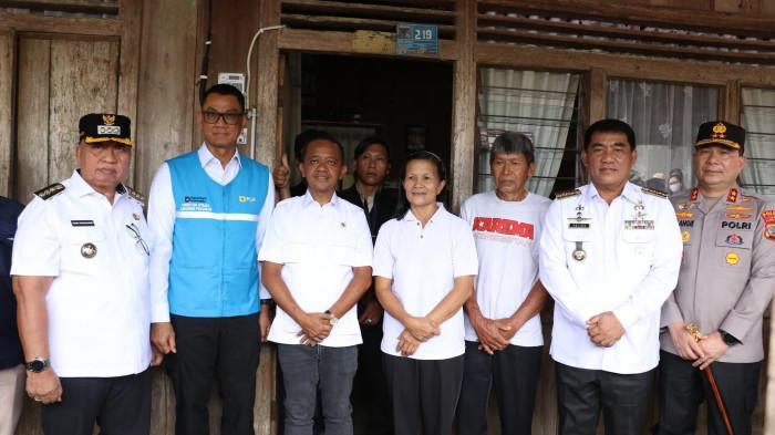 112 KK di Minahasa Terima Pemasangan Listrik Baru, Bupati Robby Ucapkan Terima Kasih ke Menteri ESDM