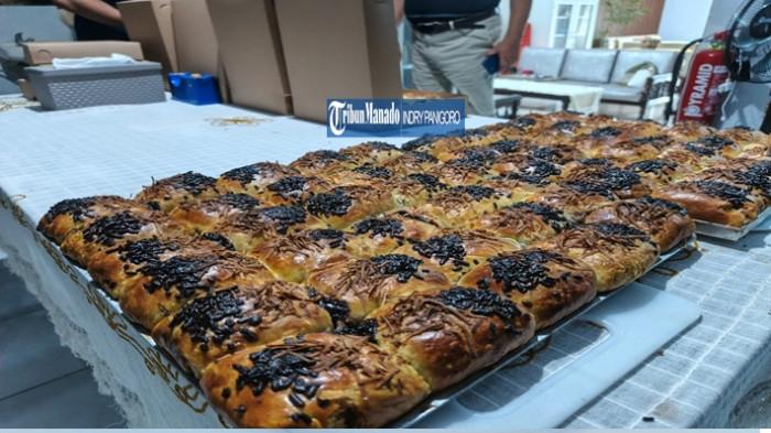 UMKM - Bolen Pisang Manado Khas Bandung yang dijual di Kelurahan Ranotana Weru, Wanea, Kota Manado, Sulawesi Utara, Jumat 21 November 2025.