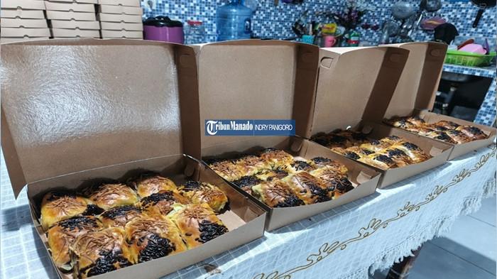 UMKM - Bolen Pisang Manado Khas Bandung yang dijual di Kelurahan Ranotana Weru, Wanea, Kota Manado, Sulawesi Utara, Jumat 21 November 2025.