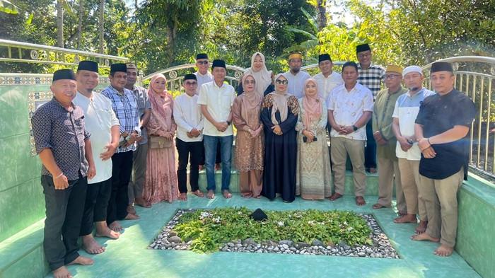 Bupati Iskandar Kamaru dan jajaran Pemkab Bolsel ziarah ke makam Herson Mayulu