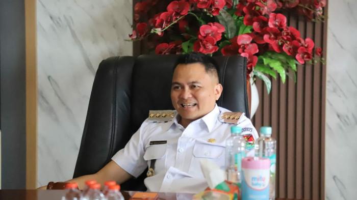 HEMODIALISA - Bupati Minahasa Tenggara, Ronald Kandoli, melakukan penjajakan serius terkait pengadaan mesin cuci darah (hemodialisa) di RSUD Mitra Sehat melalui kerja sama dengan PT B Braun Medical Indonesia.