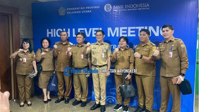 KETERANGAN - Bupati Minahasa Utara Joune Ganda dan jajaran Pemkab Minut memberikan keterangan terkait rencana pelaksanaan operasi pasar dan pasar murah di momen ramadhan 2026.