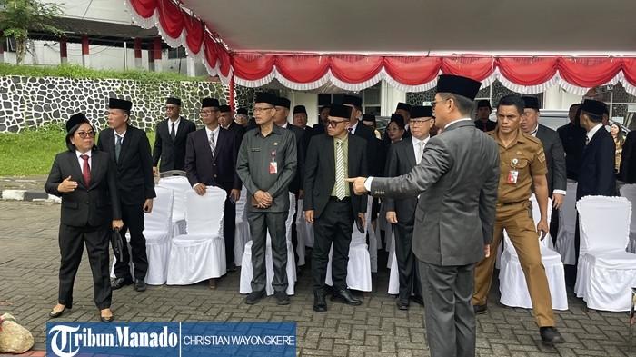 UPACARA - Bupati Minahasa Utara Joune Ganda menyayangkan sikap tak Disiplin dari para pelajar SMP ketika mengikuti upacara Hari Pahlawan di lapangan kantor Bupati Minut, Kelurahan Airmadidi Atas, Kecamatan Airmadidi, Kabupaten Minut, Provinsi Sulawesi Utara (Sulut), Senin (10/11/2025).