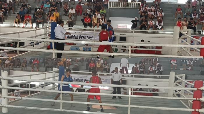 CABOR TINJU - Cabang olahraga tinju memulai pertandingan pada Kamis (20/11/2025) di Hall Pertina Kelurahan Sario, Kecamatan Sario, Kota Manado, Provinsi Sulut.