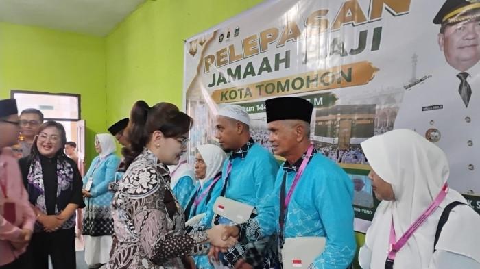 CALON JEMAAH HAJI - Sebanyak 10 calon jemaah haji asal Kota Tomohon, Sulawesi Utara, resmi dilepas untuk menunaikan ibadah haji tahun 1447 Hijriah/2026 Masehi. Pelepasan dilakukan Wakil Wali Kota Tomohon, Sendy G. A. Rumajar, di Aula Masjid Al-Mujahidin, Kamis (30/4/2026).