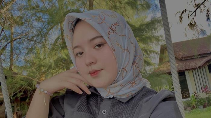 CEWEK BOLTIM - Sosok Putri Nurfatika Rubyanto. Bidan Muda asal Boltim yang meracik kesuksesan dari usaha kuliner.
