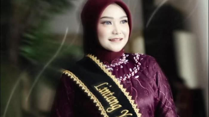 CEWEK - Sosok Lintang Yustiyari Dani. Cewek Kotamobagu yang berjiwa seni dan bercita-cita menjadi bidan profesional.